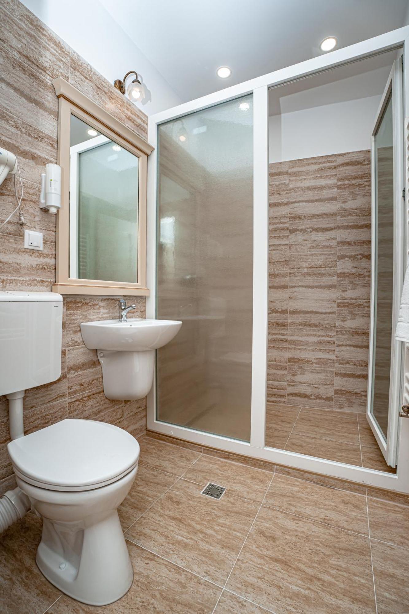 Hotel Rin Sibiu Bagian luar foto